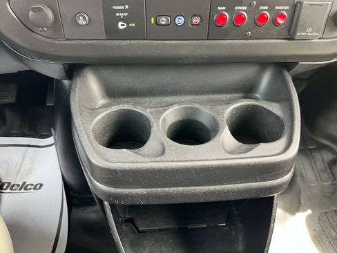 Used 2017 Chevrolet Express 2500 RWD image 14