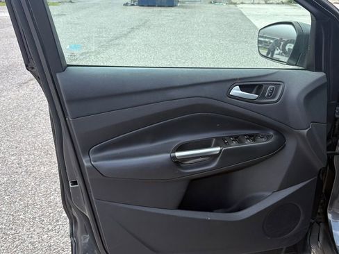 Used 2017 Ford Escape SE w/ Equipment Group 201A image 10