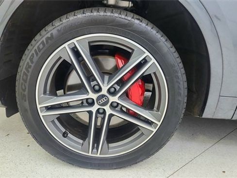 Used 2024 Audi Q5 e Prestige w/ Prestige Package image 65