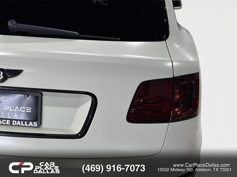 Used 2017 Bentley Bentayga AWD/4WD image 22