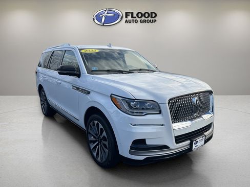 Used 2022 Lincoln Navigator Reserve image 1