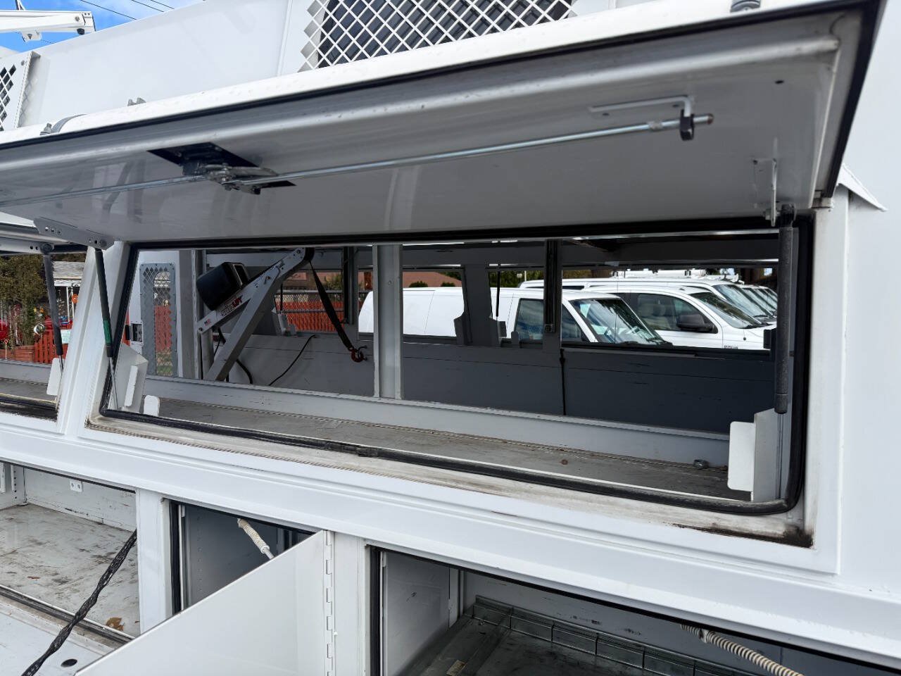 Used 2017 Ford E-350 and Econoline 350 Super Duty RWD image 24