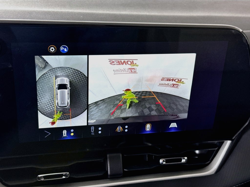 Used 2026 Chevrolet Equinox LT w/ Convenience Package II FWD image 5