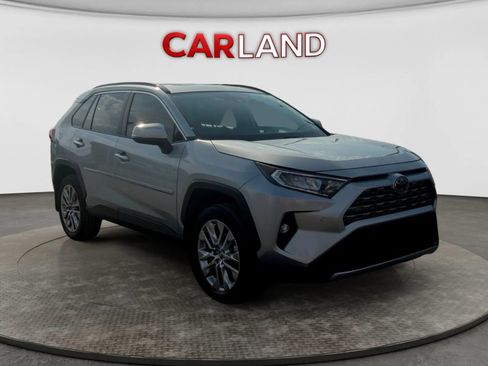 Used 2019 Toyota RAV4 Limited FWD image 8