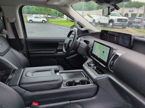 Used 2025 Ford Expedition Max Platinum AWD/4WD image 10