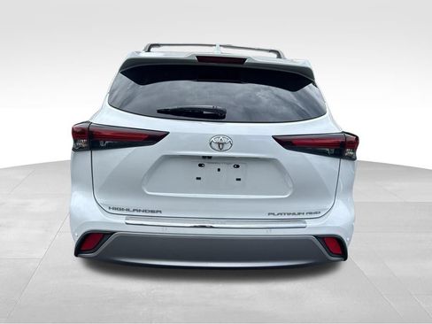 Certified 2024 Toyota Highlander Platinum AWD/4WD image 4