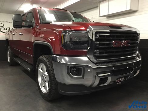 Used 2015 GMC Sierra 2500 SLT w/ Suspension Package, Off-Road image 3