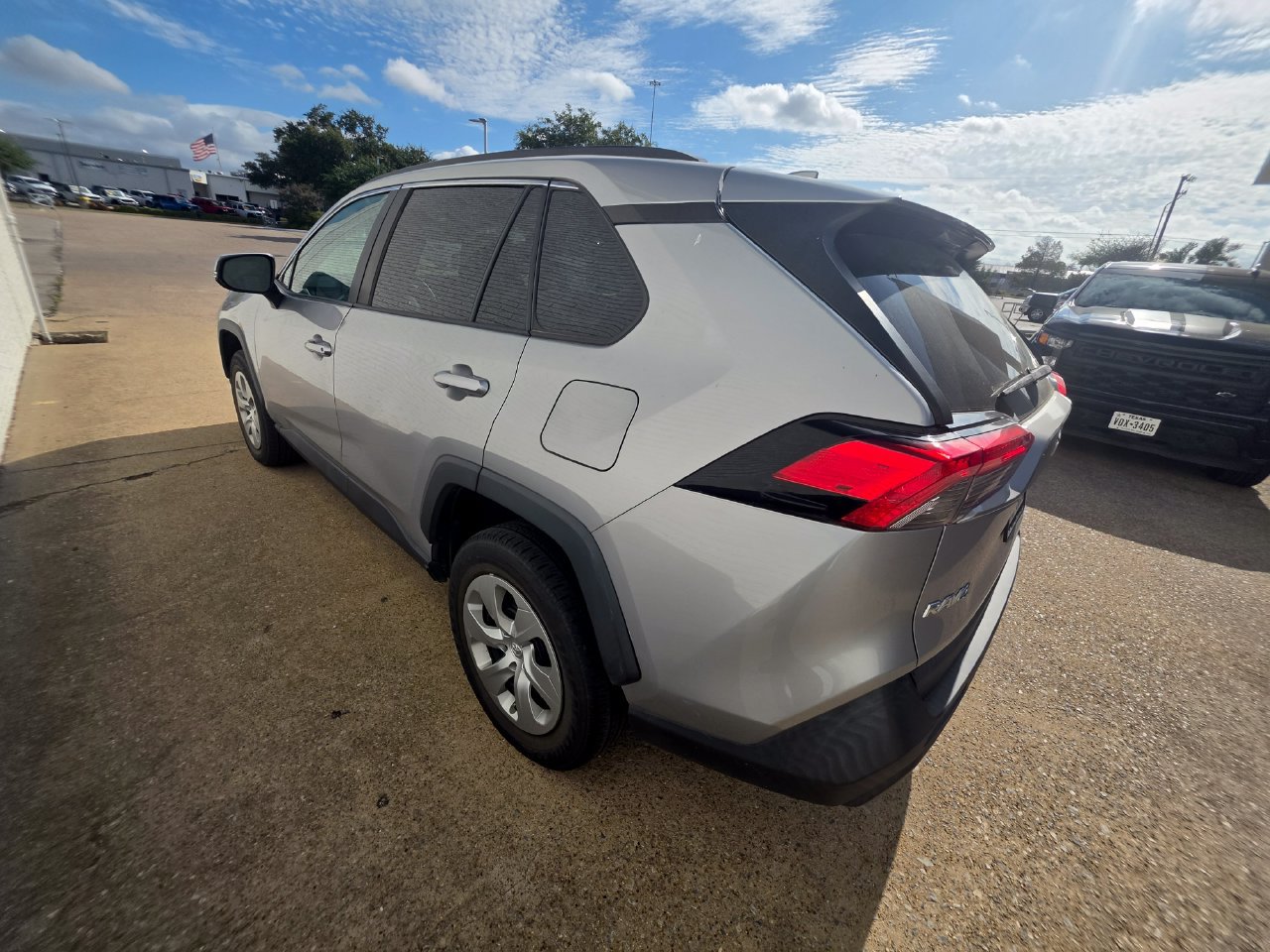 Used 2021 Toyota RAV4 LE FWD image 7