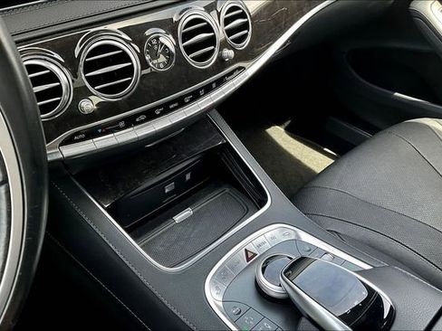 Used 2017 Mercedes-Benz S 550 Sedan image 23