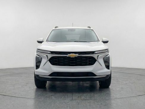 Used 2025 Chevrolet Trax LT image 1