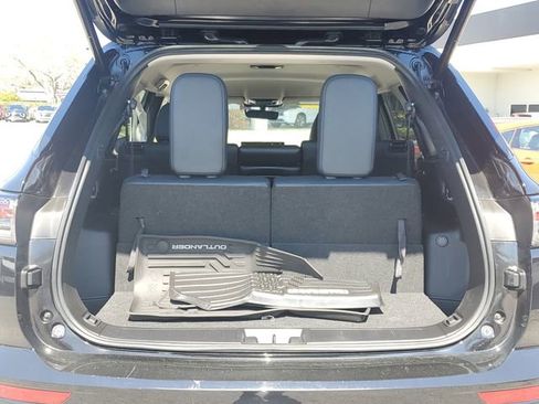 Used 2025 Mitsubishi Outlander SE image 7