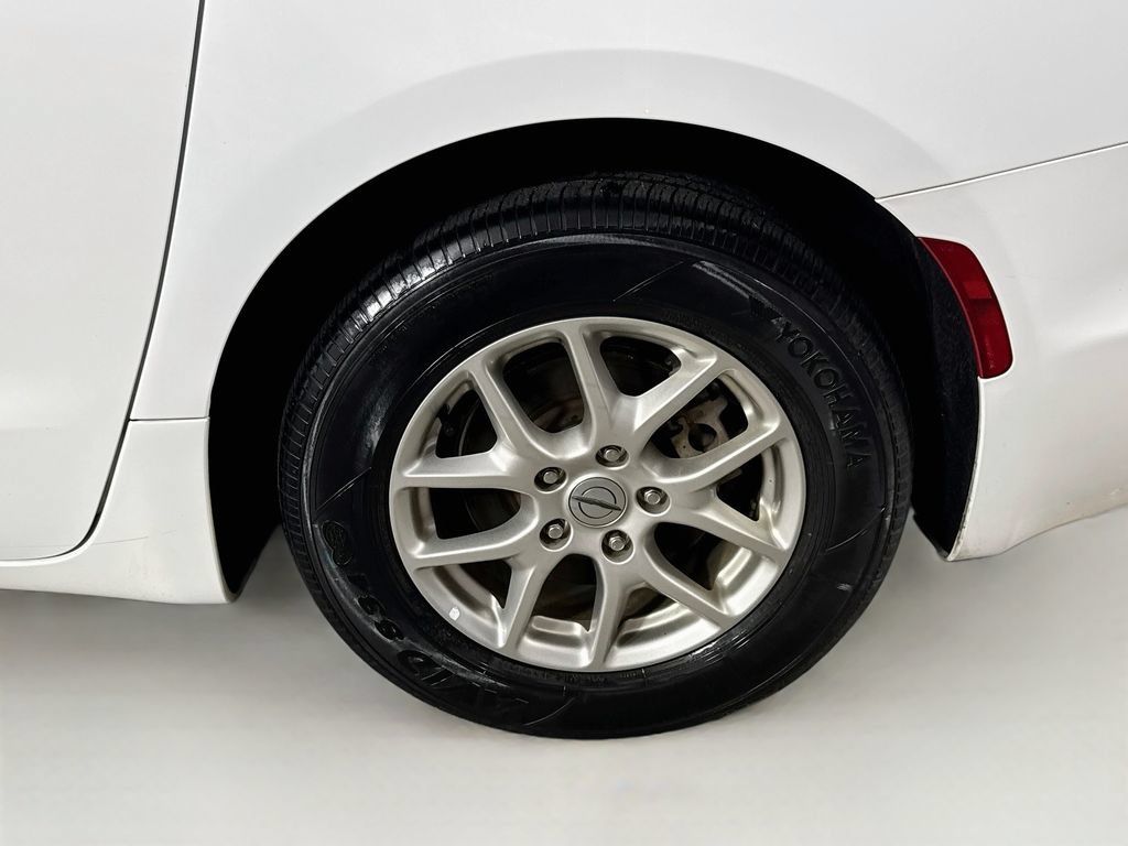 Used 2024 Chrysler Pacifica Touring-L FWD image 31