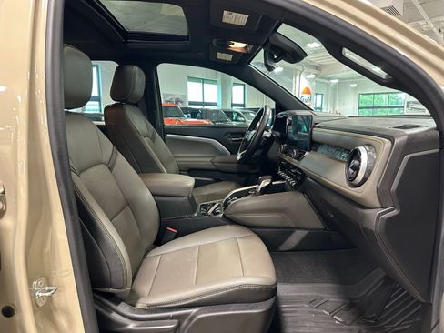 Used 2023 Chevrolet Colorado ZR2 w/ ZR2 Convenience Package III AWD/4WD image 40