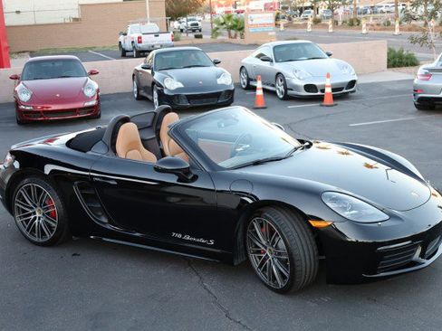 Used 2018 Porsche 718 Boxster S image 11