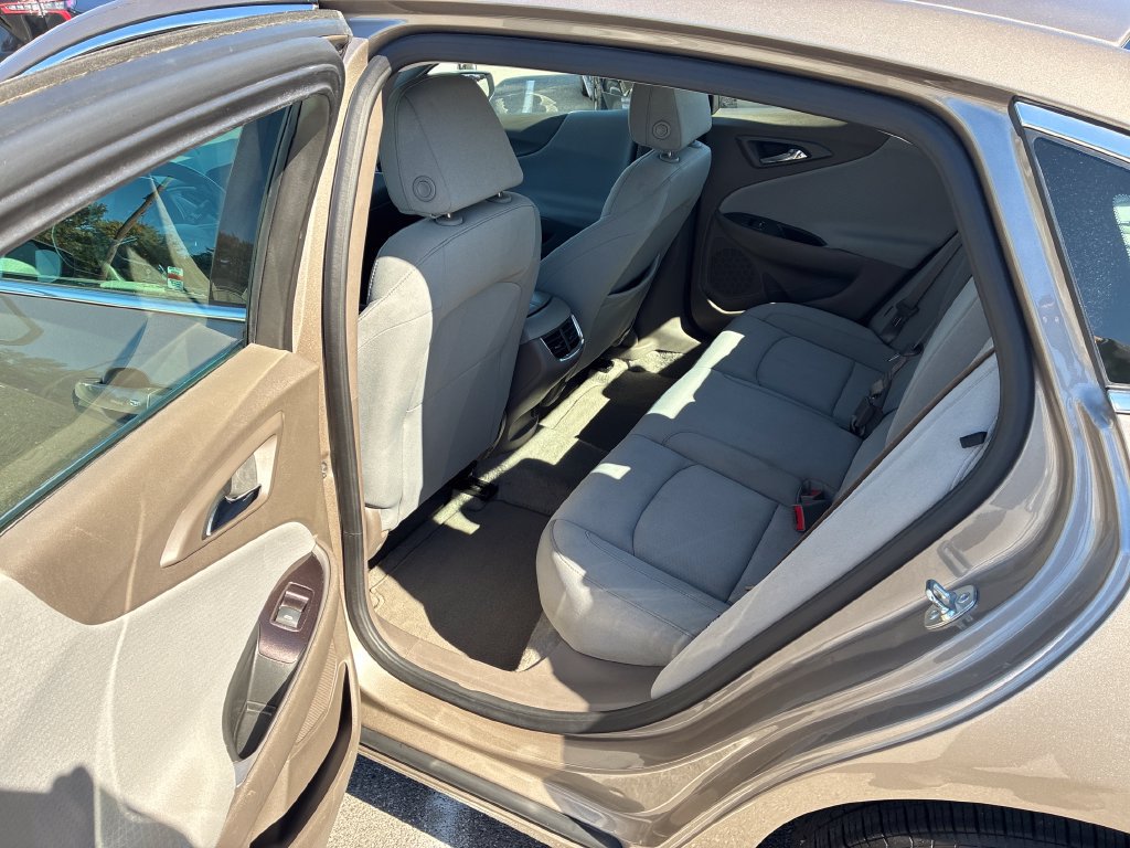 Used 2025 Chevrolet Malibu LT FWD image 34