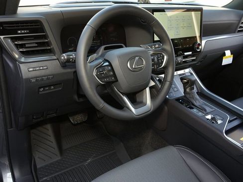 Used 2026 Lexus GX 550 w/ Accessory Package (2T) image 8