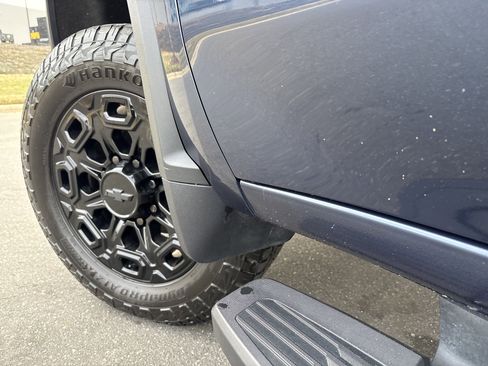 Used 2021 Chevrolet Silverado 2500 LTZ w/ LTZ Convenience Package image 12