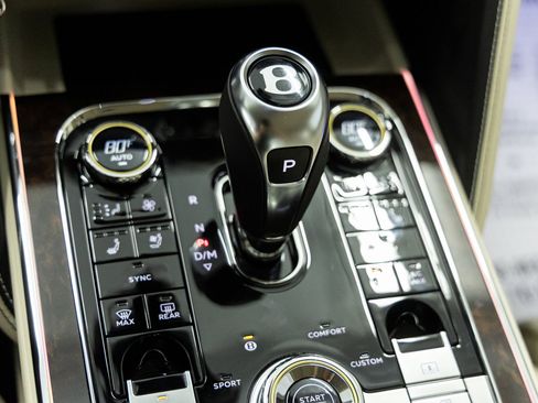 Used 2026 Bentley Flying Spur Plug-In Hybrid image 37