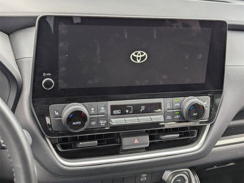 Certified 2025 Toyota Grand Highlander XLE image 10