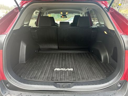 Used 2020 Toyota RAV4 LE image 23
