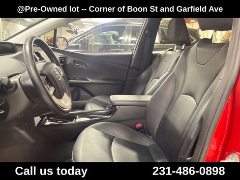 Used 2016 Toyota Prius Four FWD image 14
