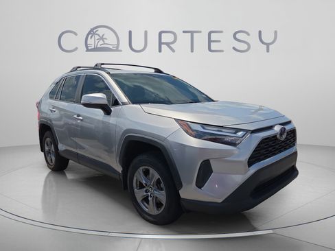 Used 2022 Toyota RAV4 XLE w/ Convenience Package AWD/4WD image 2