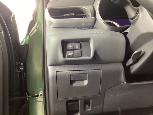 Used 2023 Toyota Highlander XLE AWD/4WD image 15