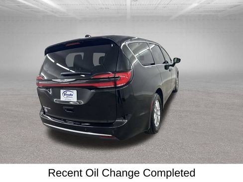 Used 2025 Chrysler Pacifica Select FWD image 15