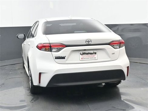 Used 2025 Toyota Corolla LE image 4
