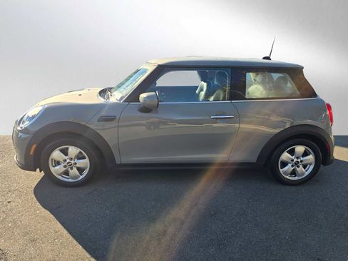 Used 2022 MINI Cooper 2-Door Hardtop image 6