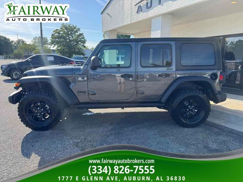 Used 2025 Jeep Wrangler Willys image 9