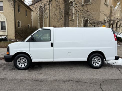 Used 2014 Chevrolet Express 1500 AWD image 2