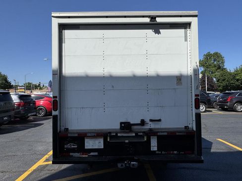 Used 2022 Ford E-350 and Econoline 350 Super Duty image 9