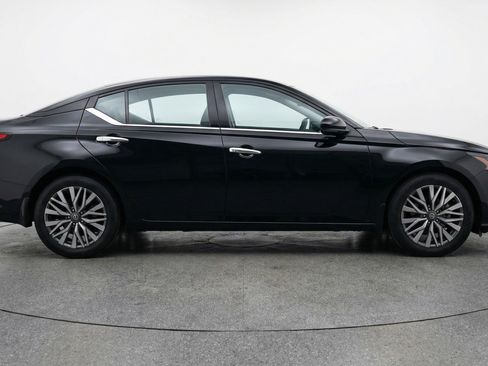 Used 2025 Nissan Altima 2.5 SV image 11