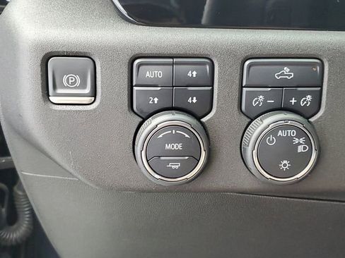 Used 2022 Chevrolet Silverado 1500 LT w/ Z71 Off-Road Package image 31