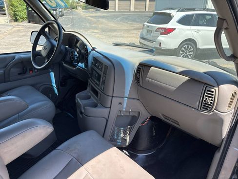 Used 1998 Chevrolet Astro AWD image 22