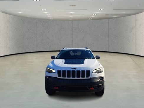 Used 2021 Jeep Cherokee Trailhawk image 2