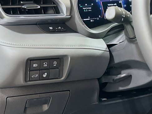 Used 2025 Toyota Highlander Platinum AWD/4WD image 8