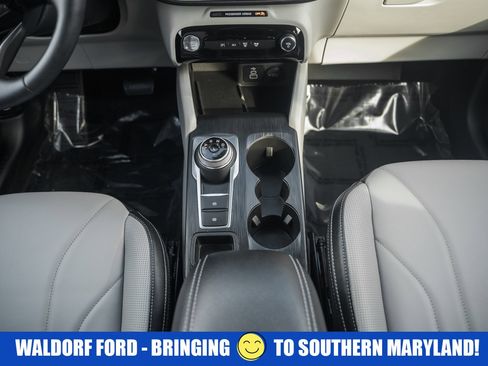Used 2025 Ford Escape SE w/ PHEV Premium Package image 29