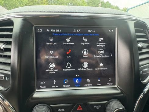 Used 2018 Jeep Grand Cherokee Laredo AWD/4WD image 21