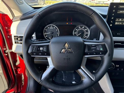 Used 2025 Mitsubishi Outlander SE image 45