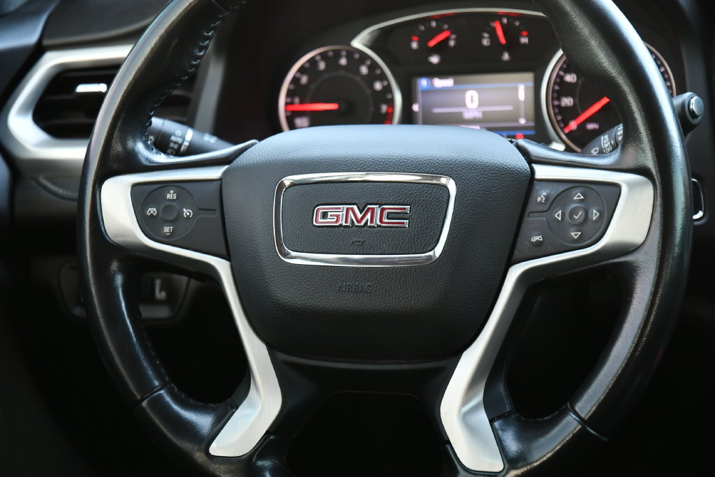 Used 2020 GMC Acadia SLE w/ Driver Convenience Package FWD image 24