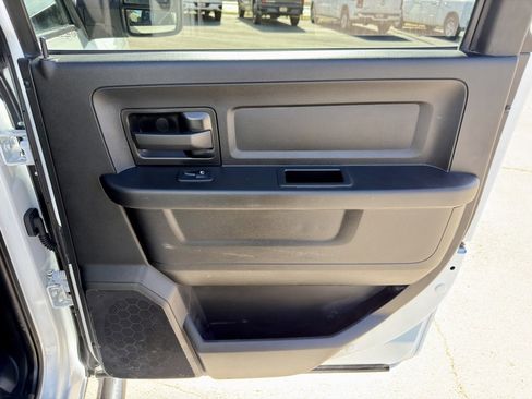 Used 2024 RAM 2500 Tradesman w/ Chrome Appearance Group image 29