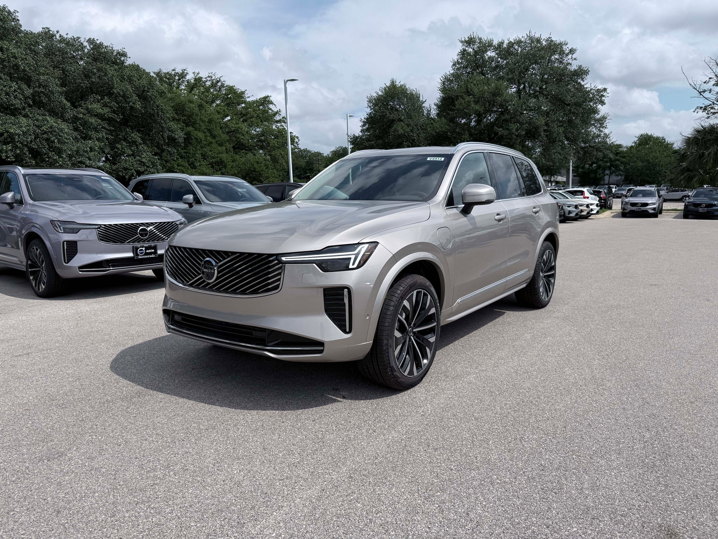 New 2026 Volvo XC90 T8 Plus AWD/4WD image 2