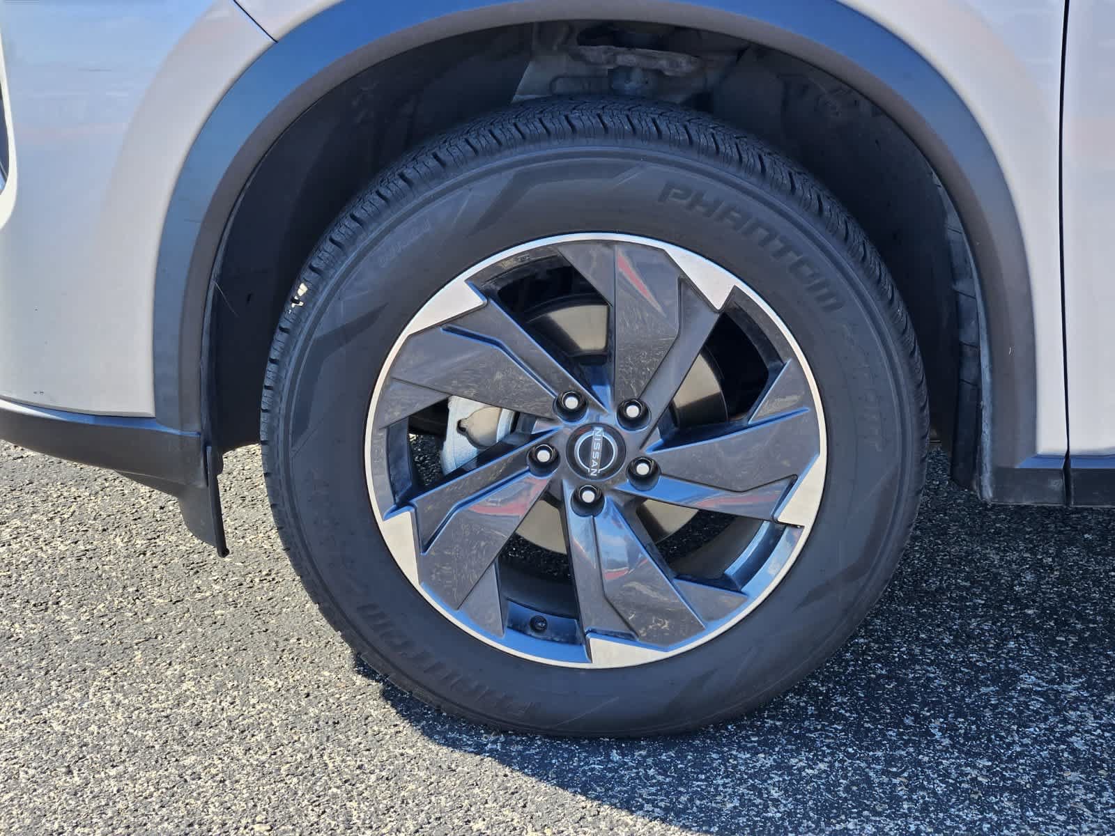 Used 2024 Nissan Rogue SV FWD image 9