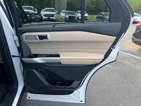 Used 2022 Ford Explorer Limited w/ Equipment Group 301A image 29