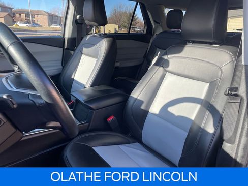 Used 2023 Ford Explorer XLT w/ Equipment Group 202A image 19