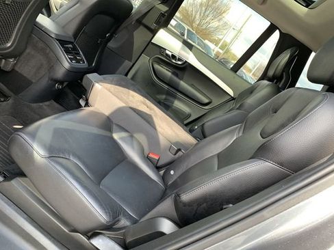 Used 2018 Volvo XC90 T6 Momentum w/ Convenience Package image 10