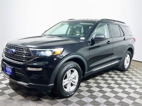 Used 2023 Ford Explorer XLT w/ Equipment Group 202A image 4