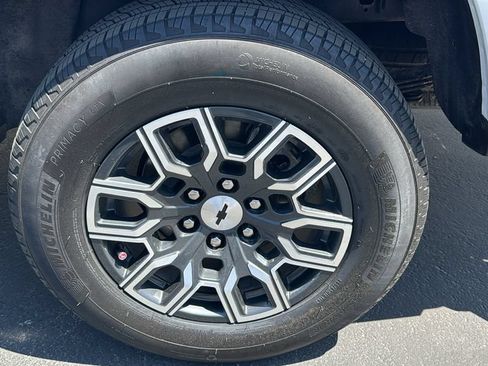 Used 2023 Chevrolet Colorado Z71 w/ Z71 Convenience Package 2 AWD/4WD image 10